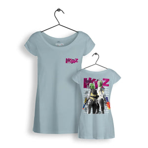 Ikrz Love Gun Shirt Women in mintgrün, mit vorderem Logo und buntem Rückenprint von zwei Figuren, die Spielzeugpistolen halten. Ideal für modebewusste Frauen.