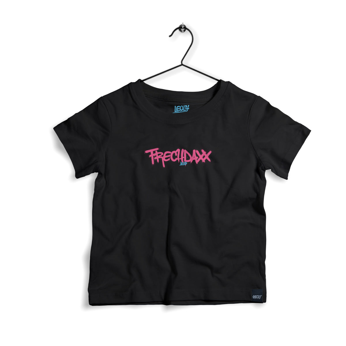 Ikrz | Frechdaxx | Kids Shirt - Nahaufnahme des Frechdaxx Kids Shirts in Schwarz, das das coole Druckdesign auf der Vorderseite zeigt.