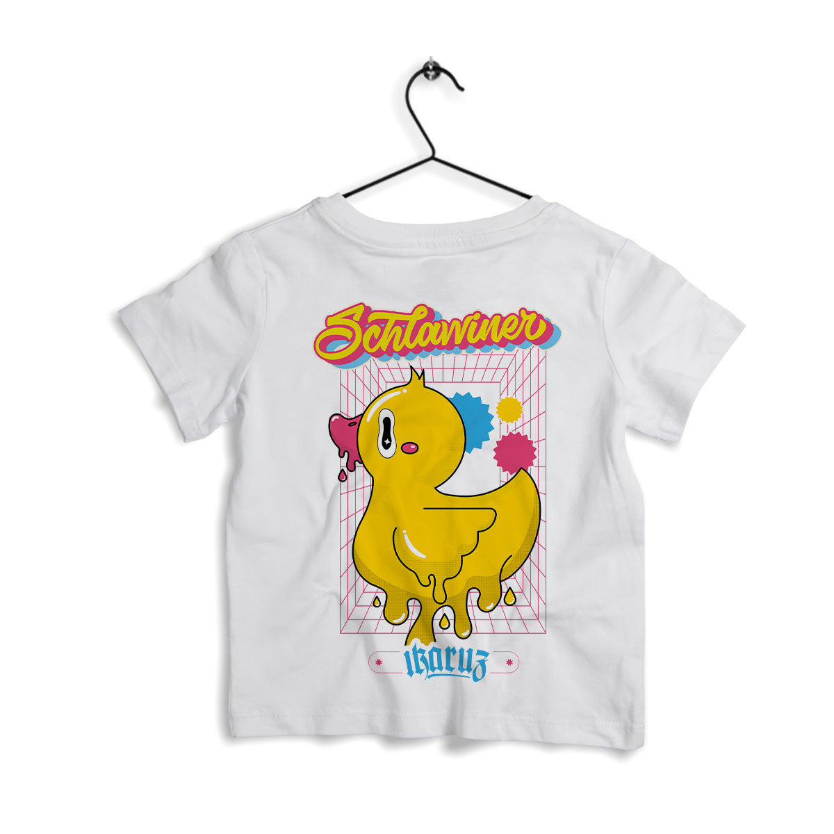 Schlawiner Kids Shirt white - Rückansicht eines weißen Kinder-T-Shirts mit einem großen bunten Enten-Print und dem Schriftzug 'Schlawiner'.