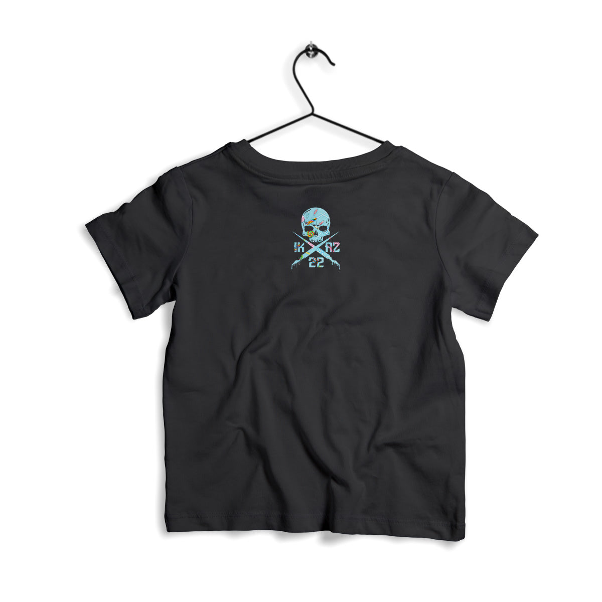 Die Rückansicht des Ikrz Zuckerschnute Kids Shirts in Schwarz mit einem stylischen Skull-Design, geeignet für Abenteuer und Spiel.